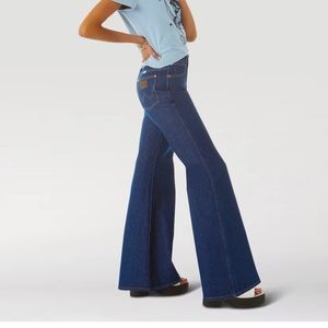 WRANGLER WANDERER 622 HIGH RISE FLARE JEAN IN BLUE